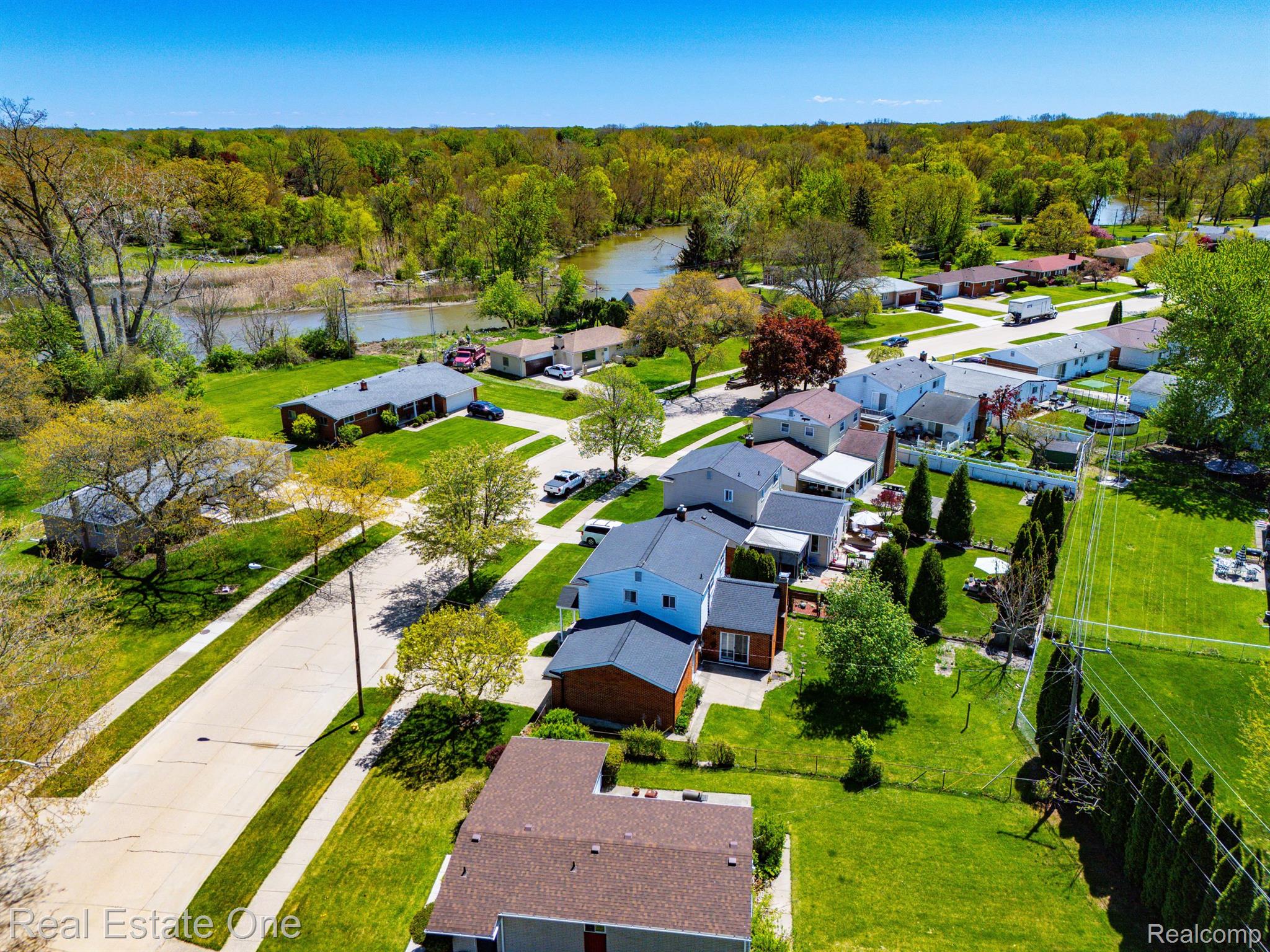 250 CLINTON RIVER DR