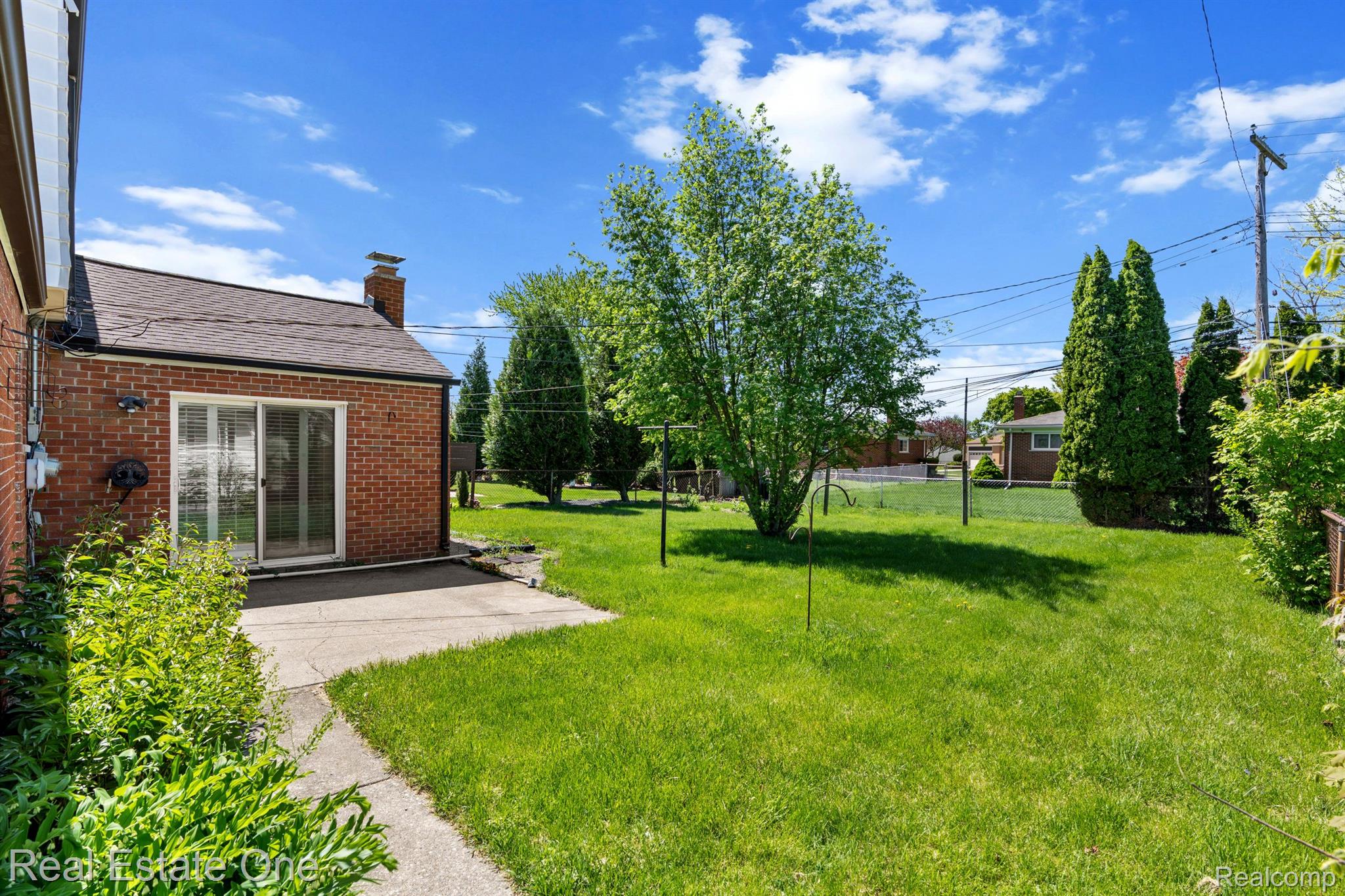 250 CLINTON RIVER DR