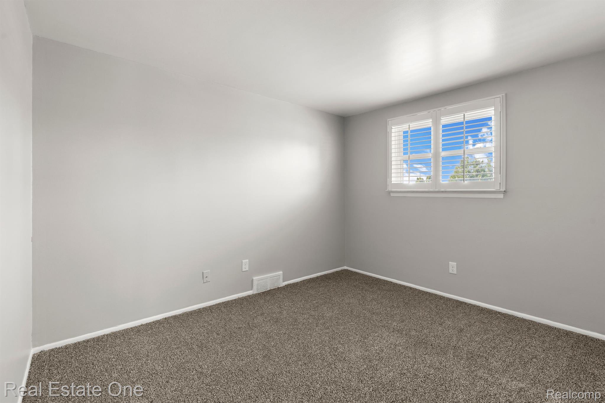 250 CLINTON RIVER DR