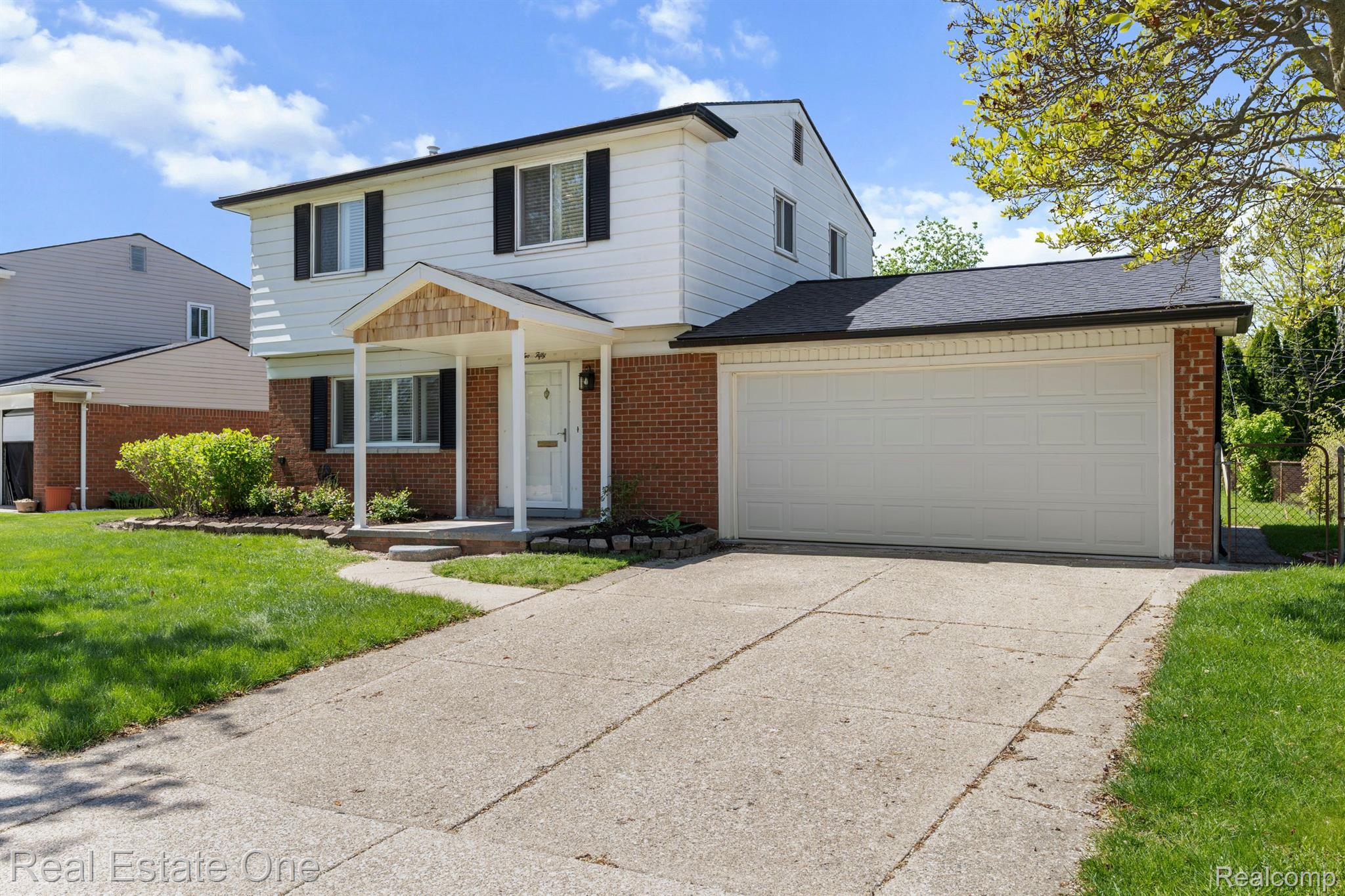 250 CLINTON RIVER DR