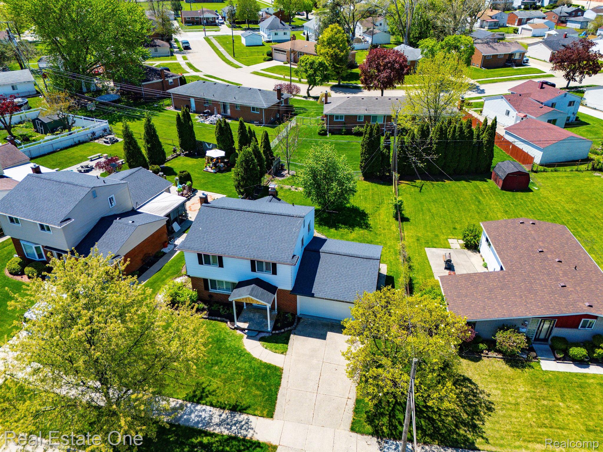 250 CLINTON RIVER DR