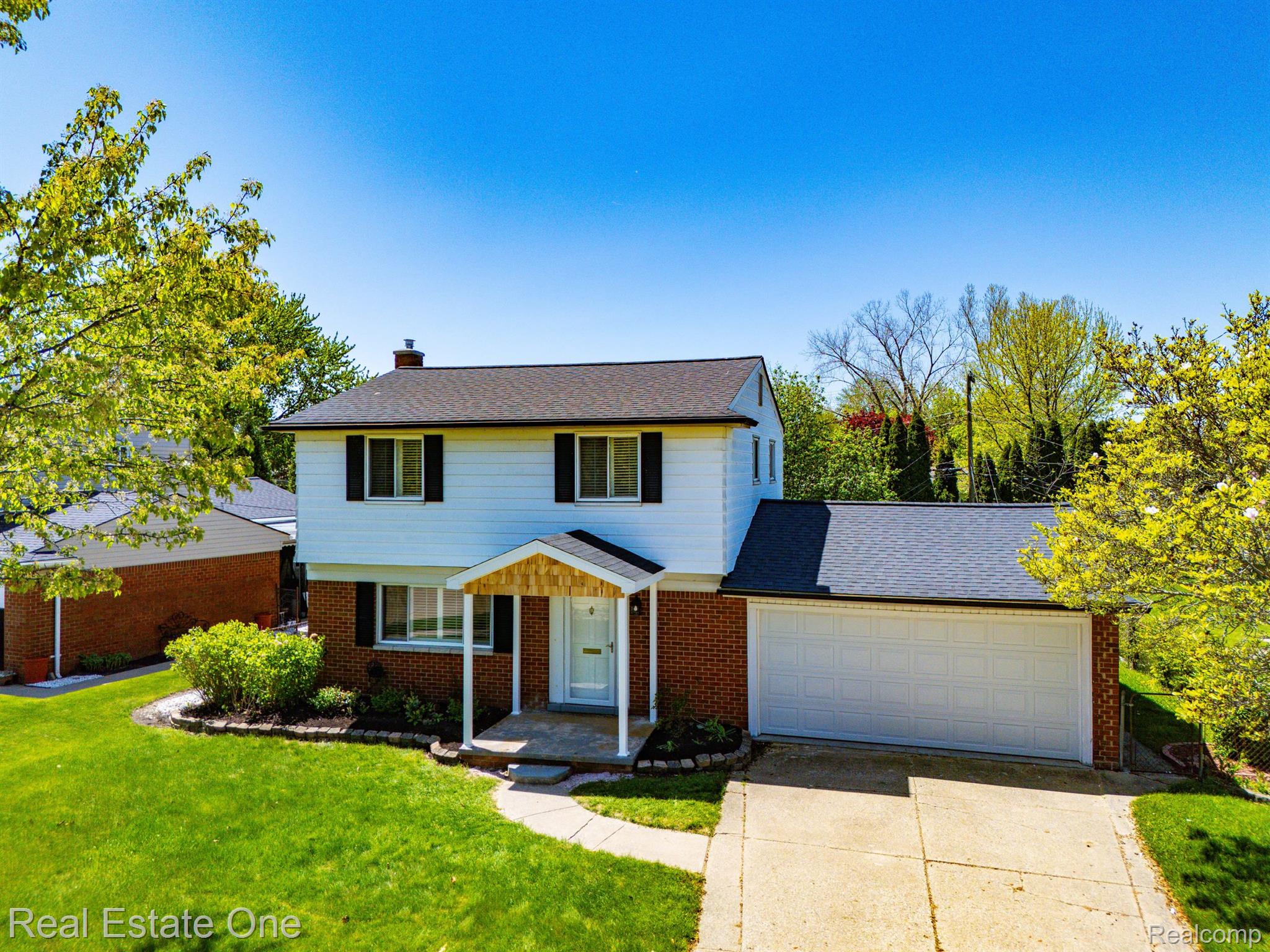 250 CLINTON RIVER DR