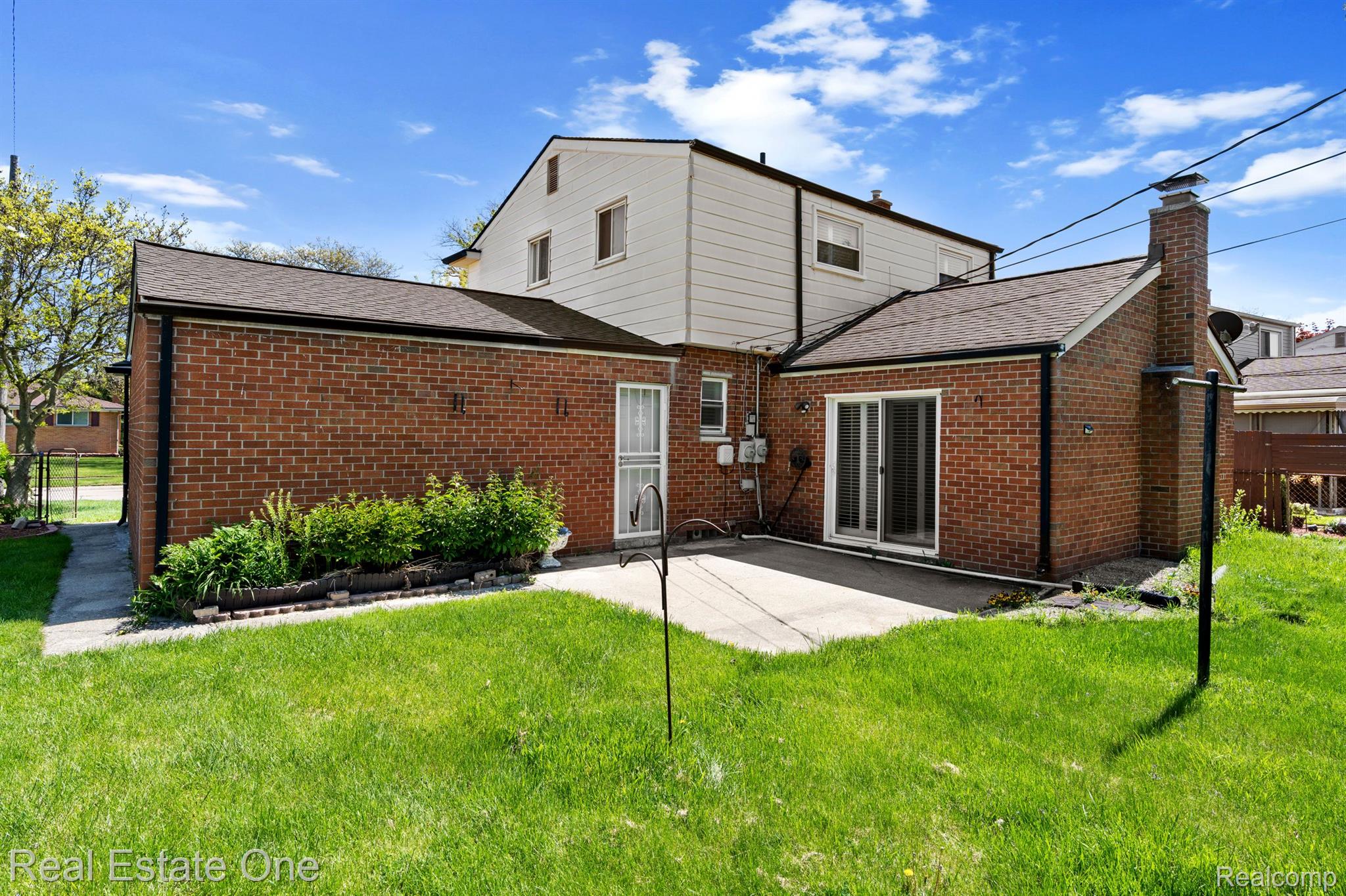 250 CLINTON RIVER DR