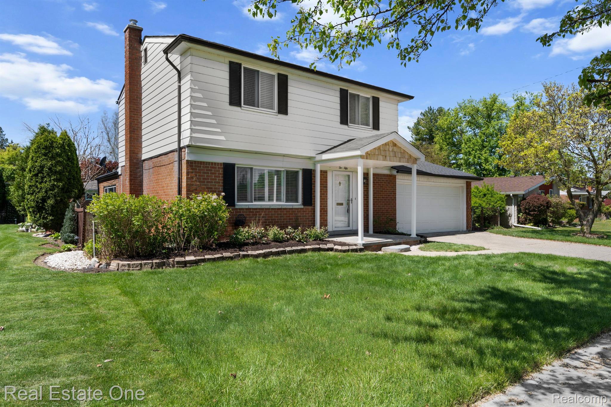 250 CLINTON RIVER DR
