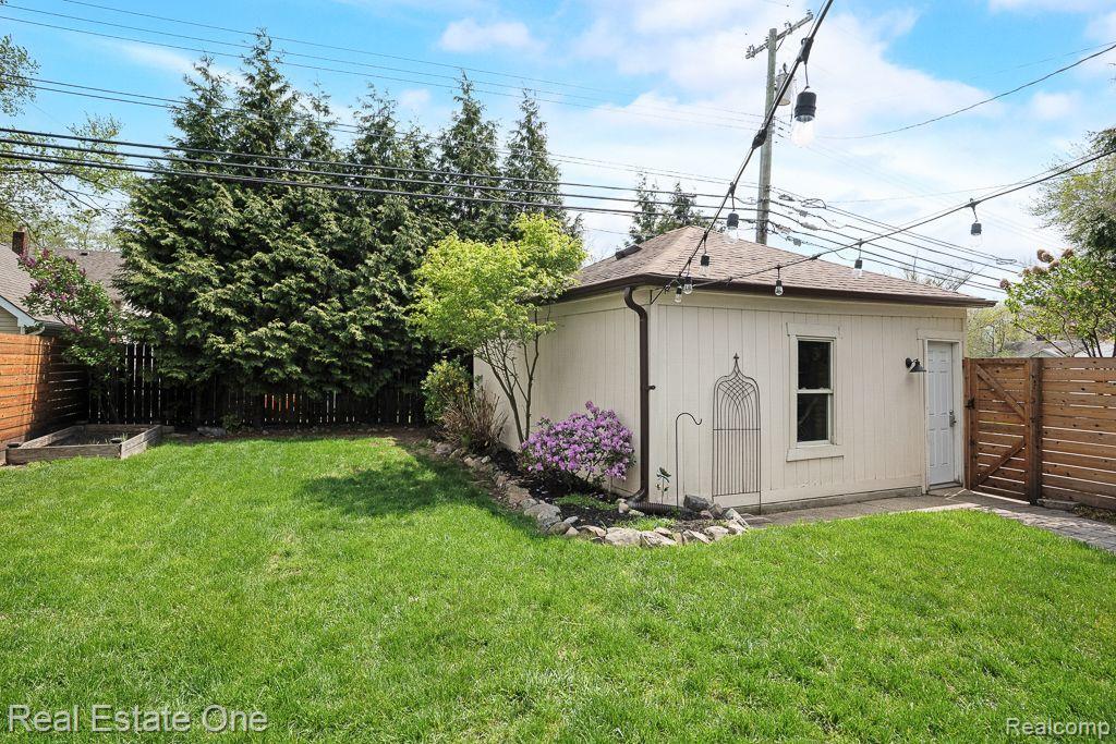 1039 Longfellow AVE