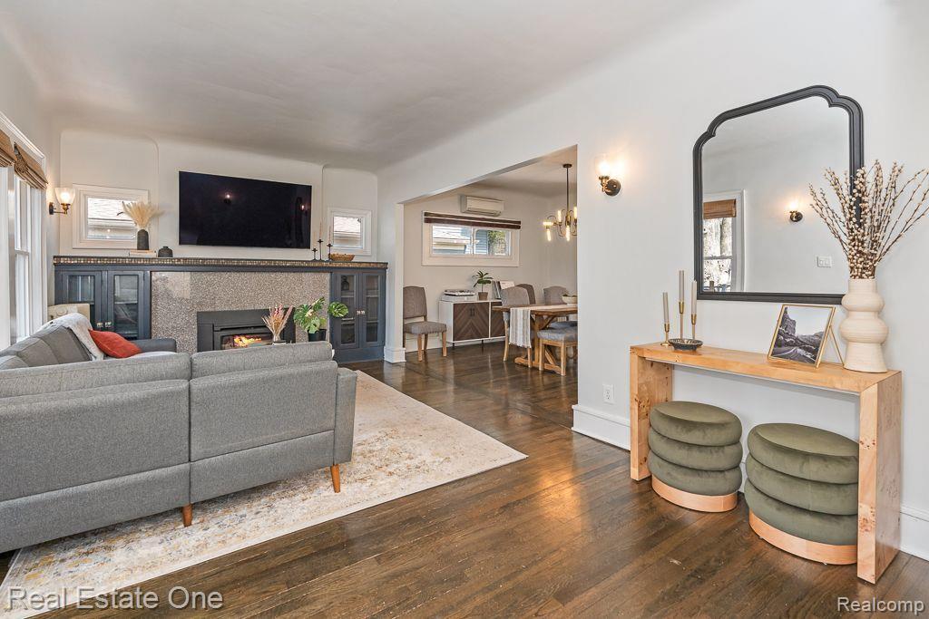 1039 Longfellow AVE
