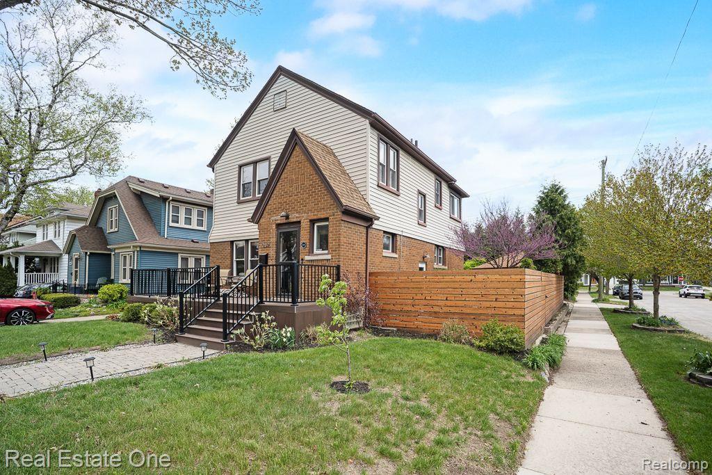 1039 Longfellow AVE