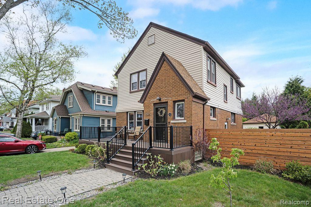 1039 Longfellow AVE