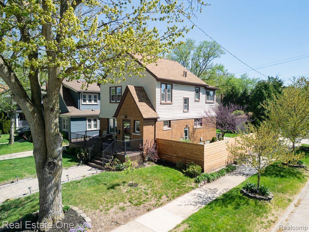 1039 Longfellow AVE