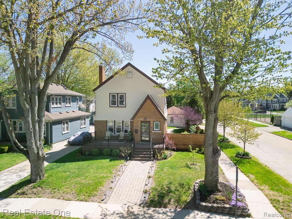 1039 Longfellow AVE