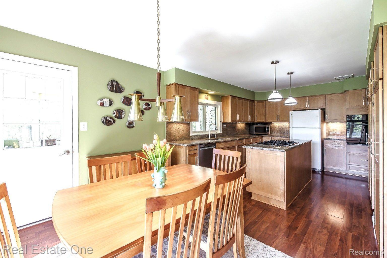 1401 W PREDMORE RD