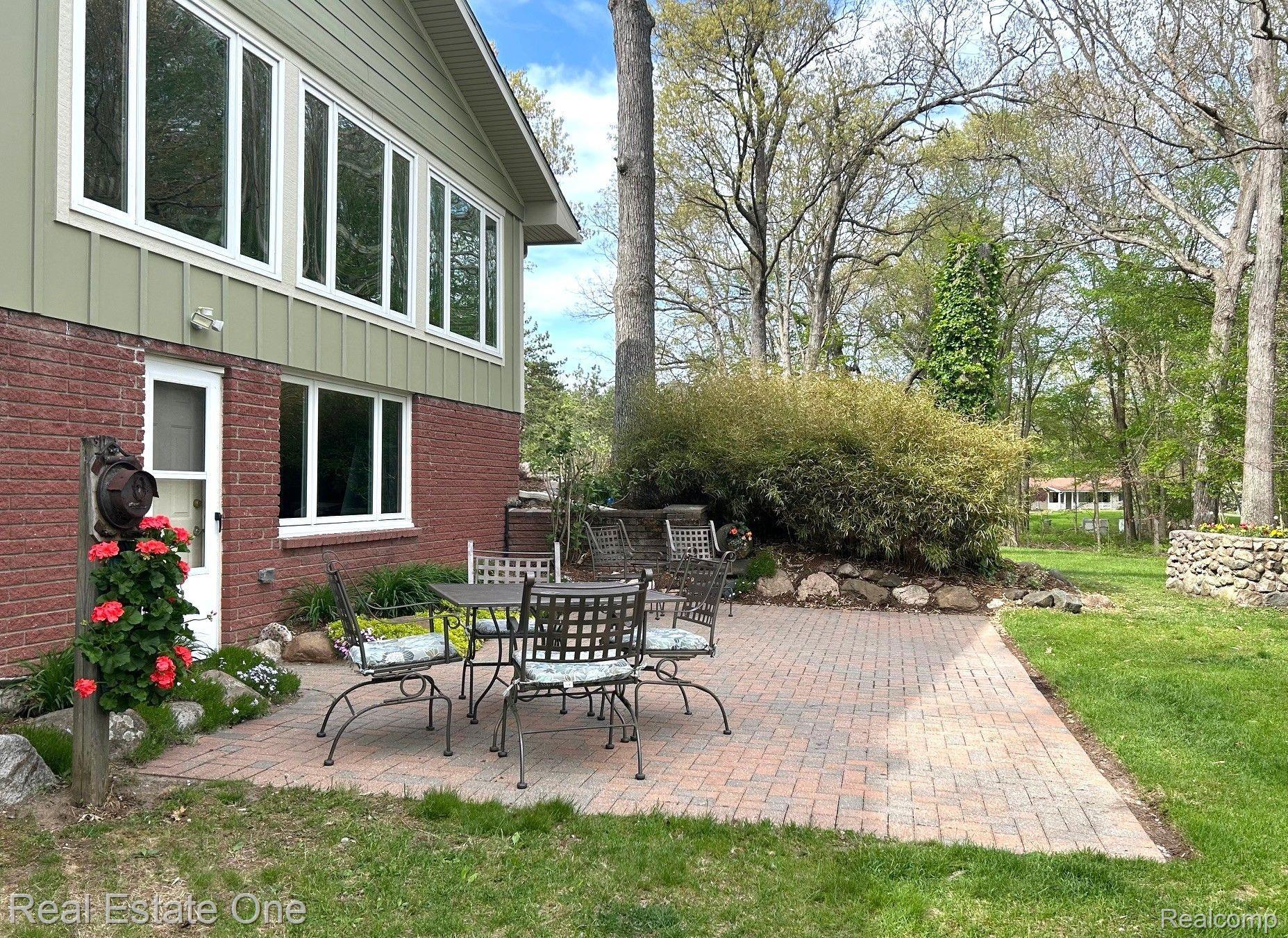 1401 W PREDMORE RD