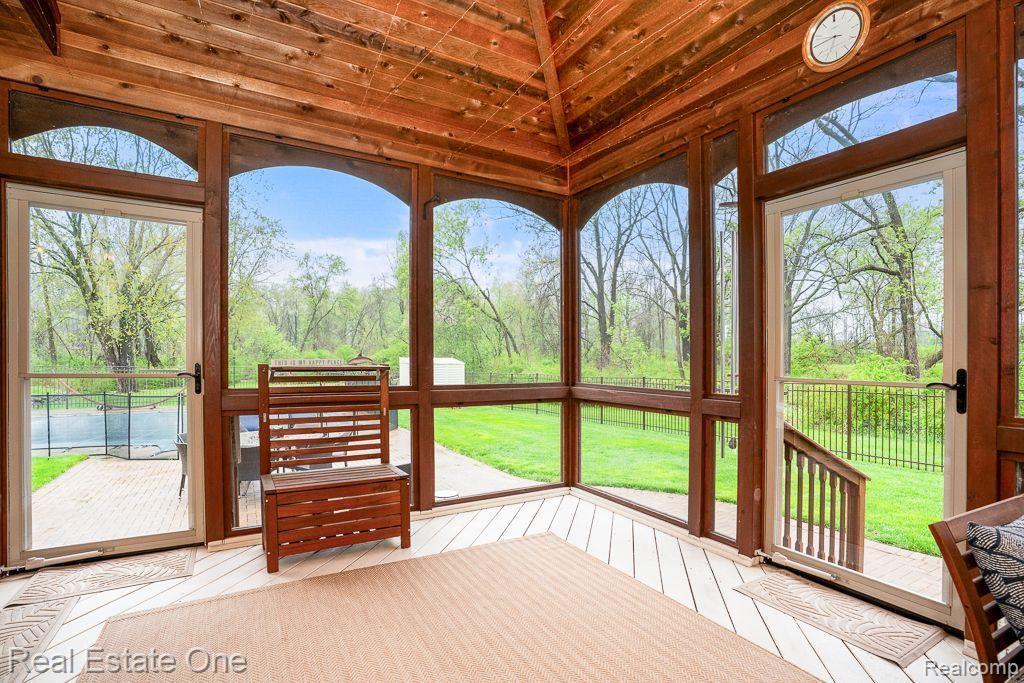 290 E Gunn RD