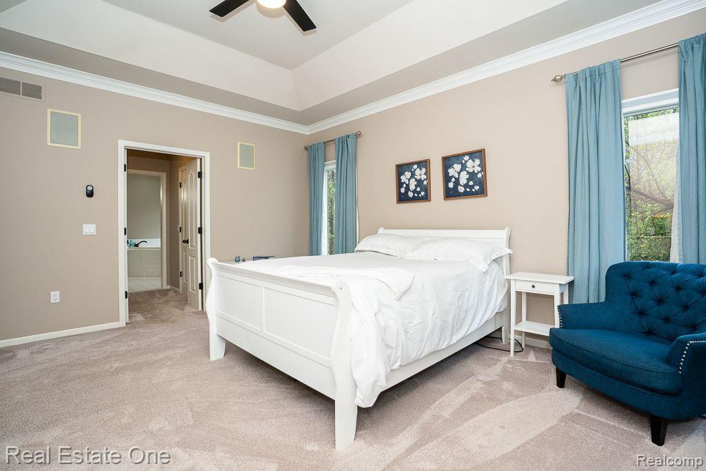 290 E Gunn RD