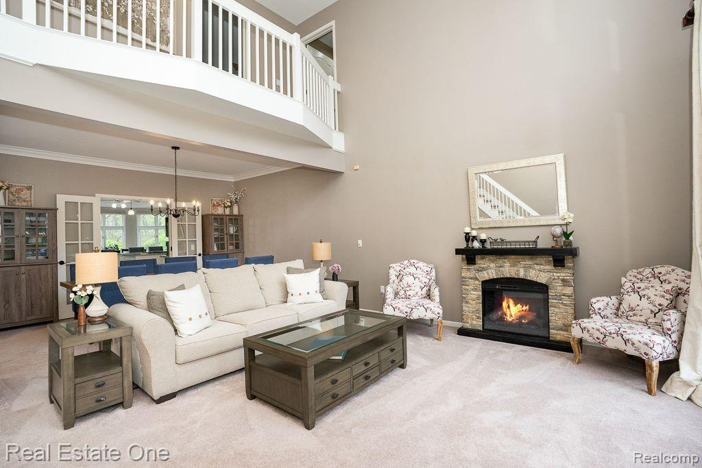 290 E Gunn RD