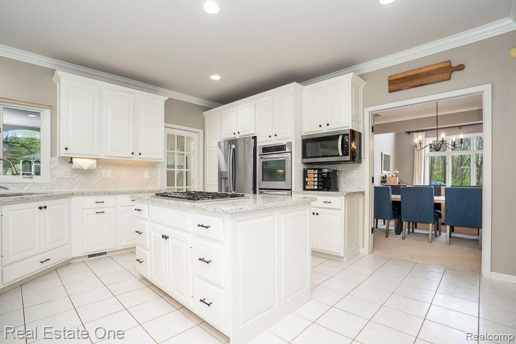 290 E Gunn RD
