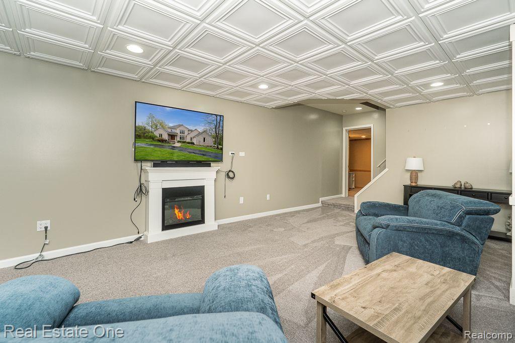 290 E Gunn RD