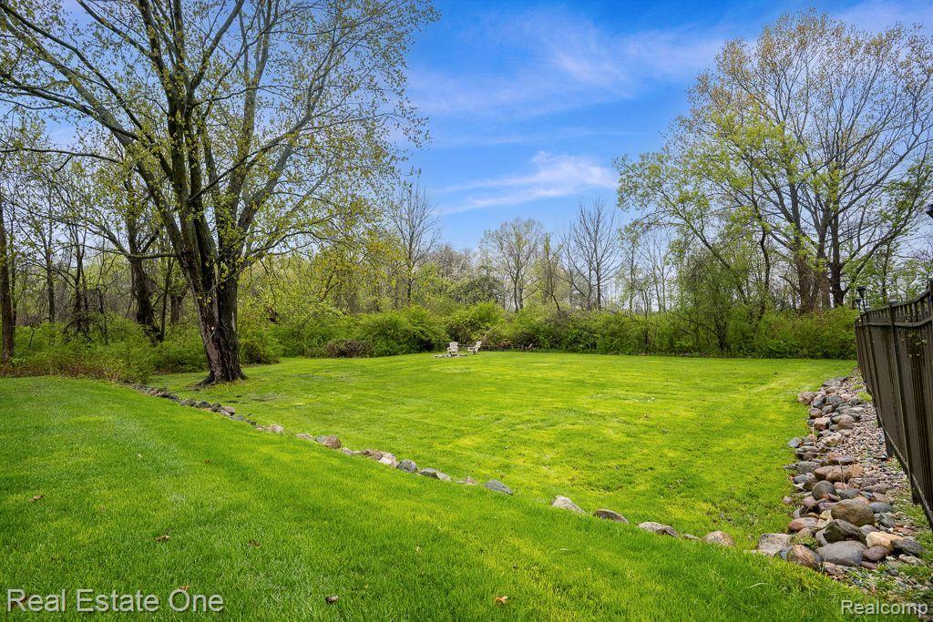 290 E Gunn RD
