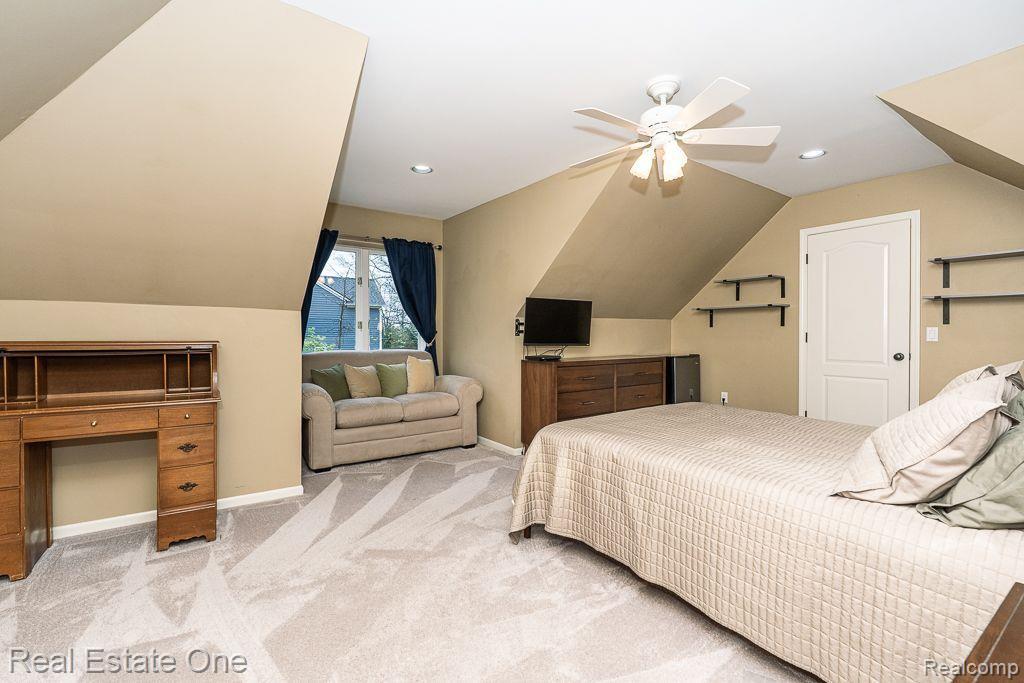 290 E Gunn RD