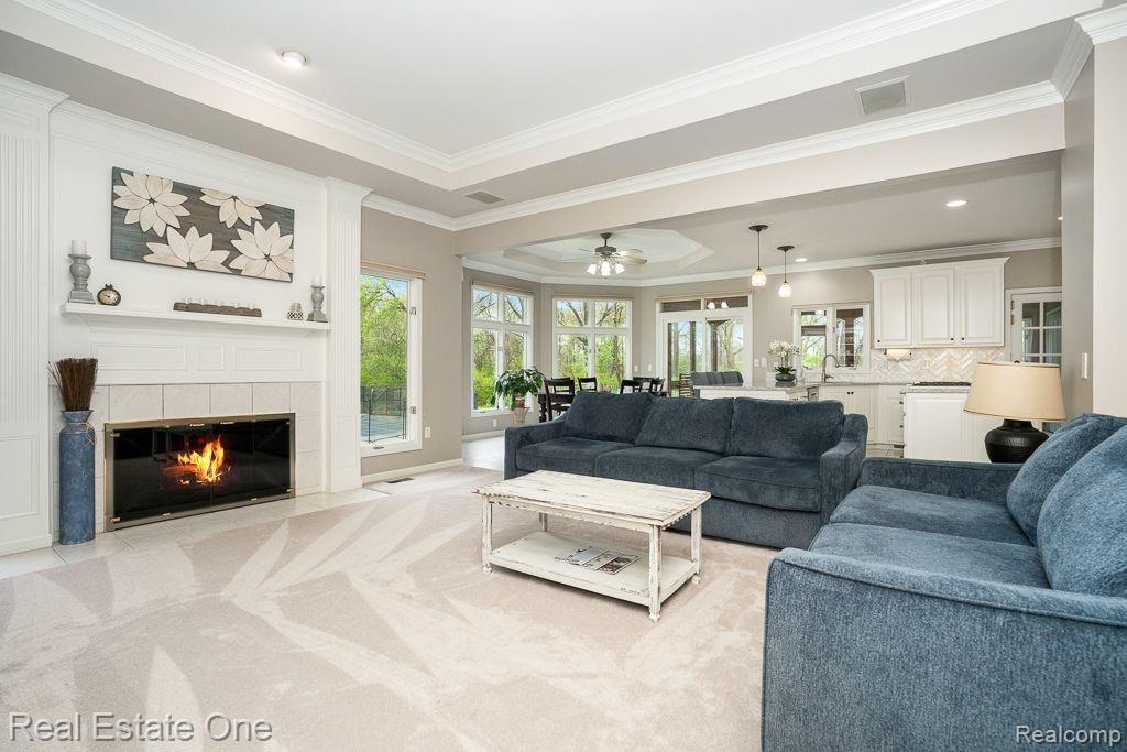 290 E Gunn RD