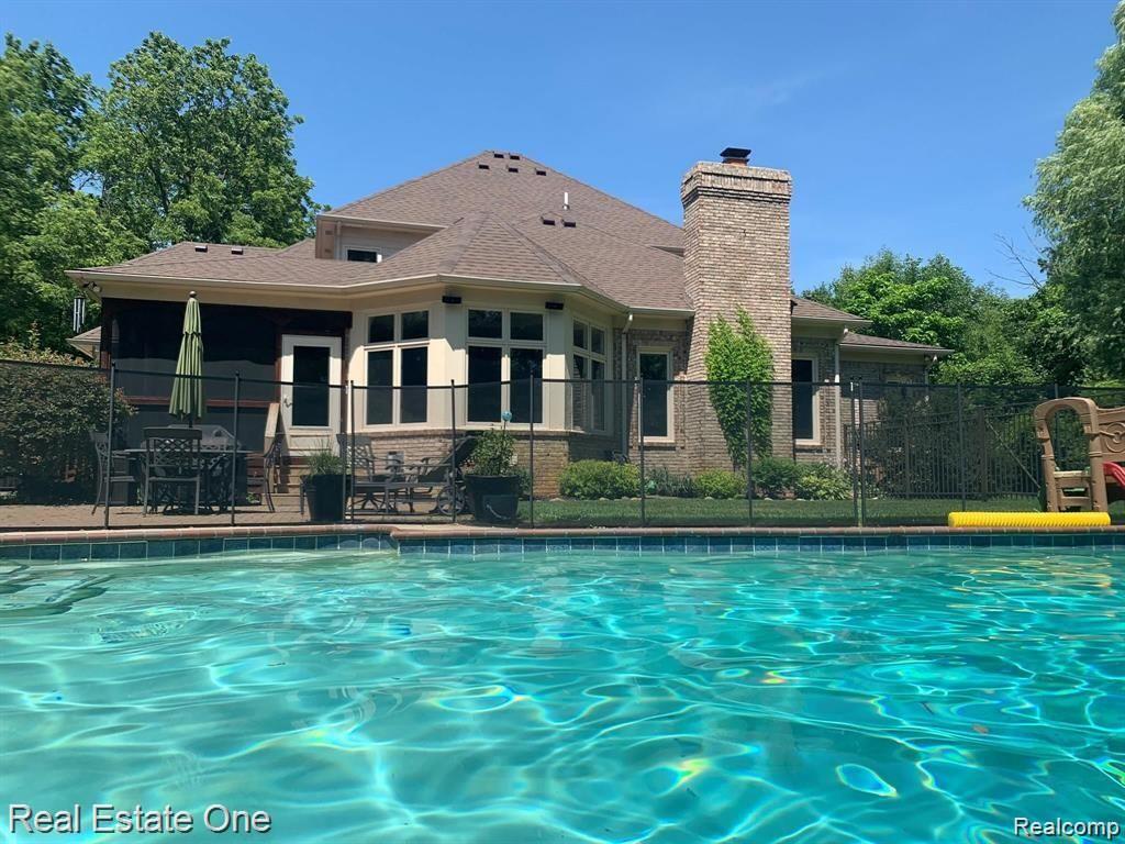 290 E Gunn RD
