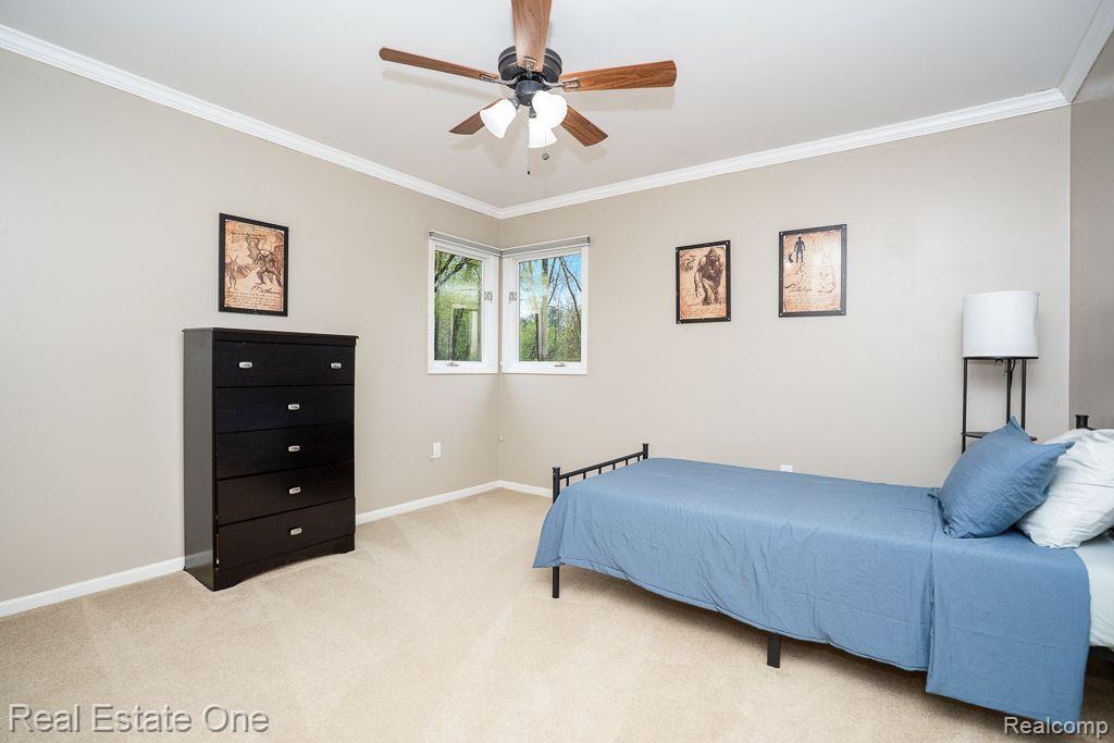 290 E Gunn RD