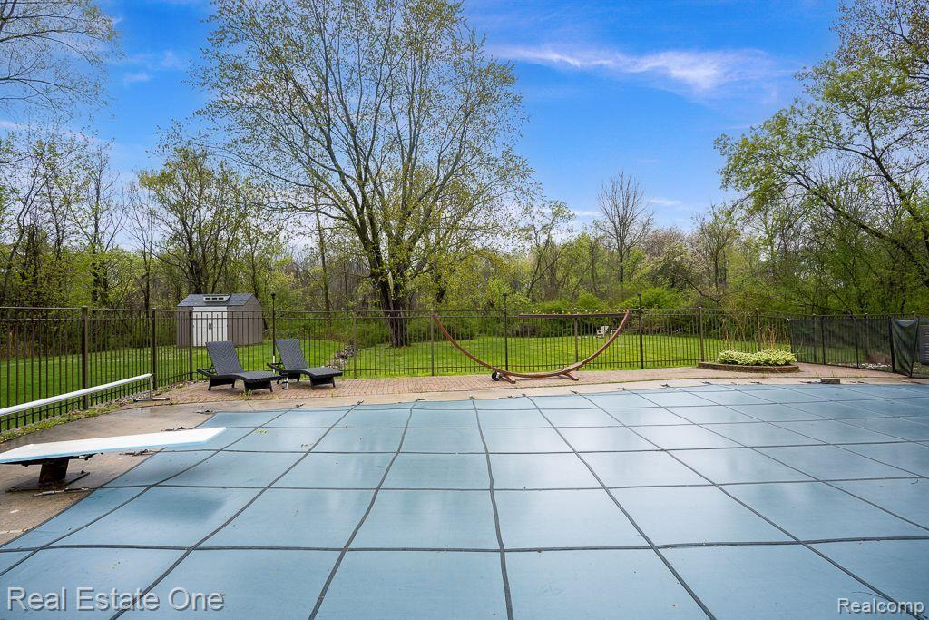 290 E Gunn RD