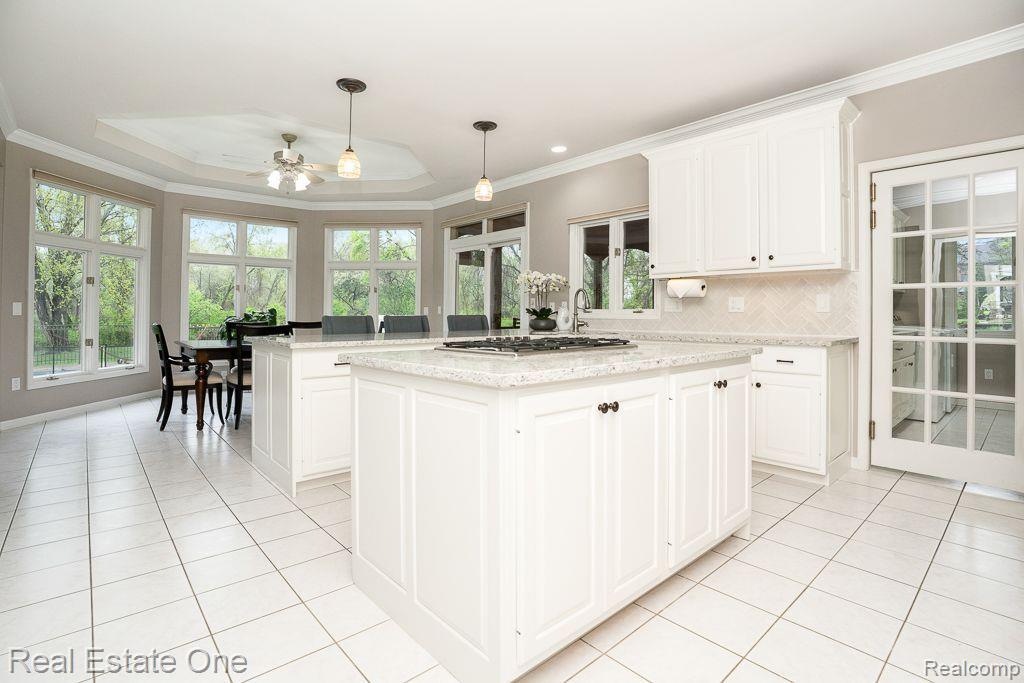 290 E Gunn RD