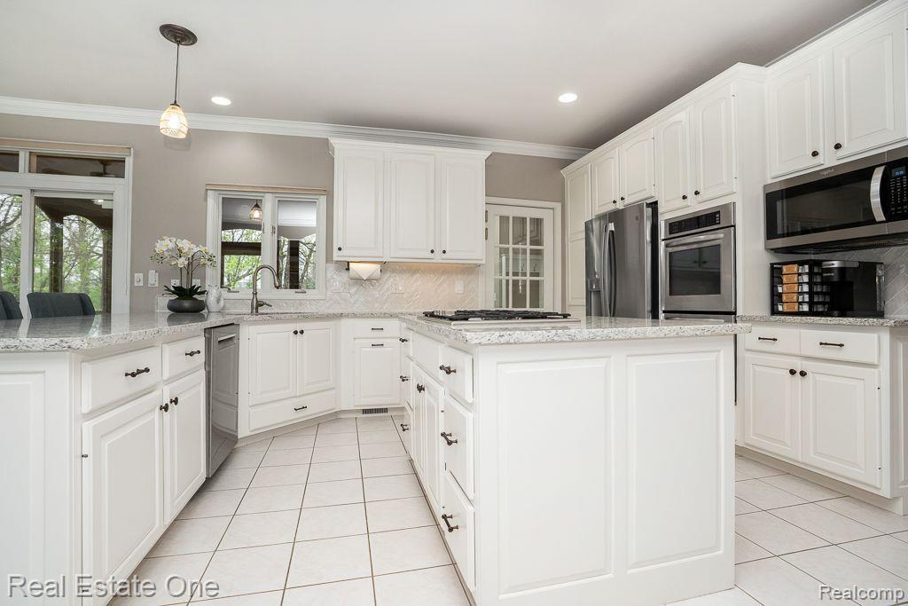 290 E Gunn RD