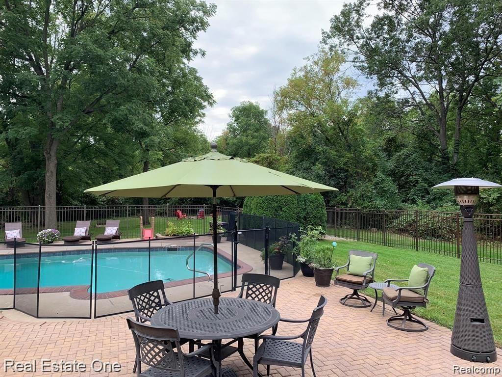 290 E Gunn RD