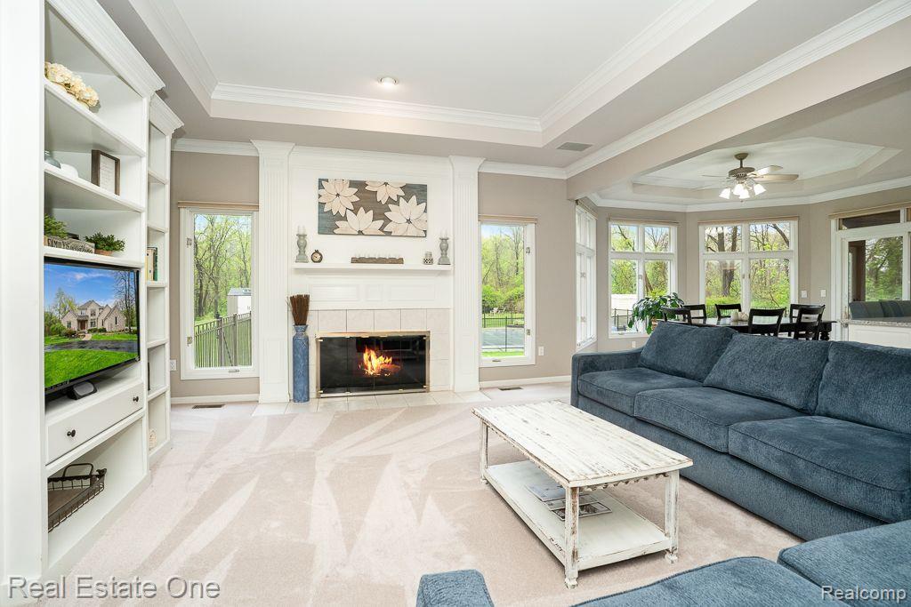 290 E Gunn RD