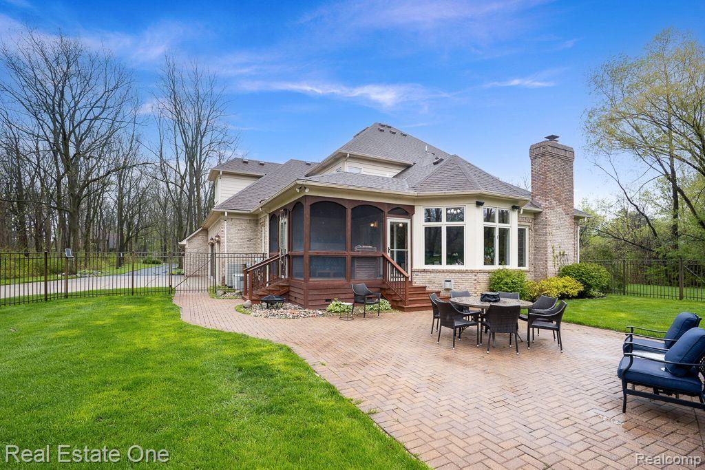 290 E Gunn RD