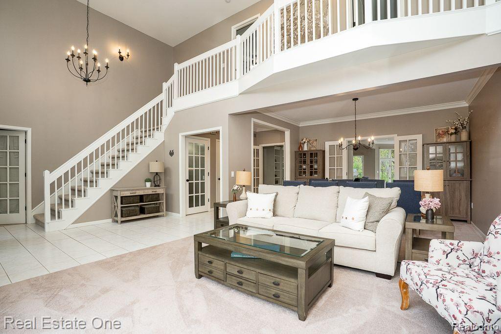290 E Gunn RD