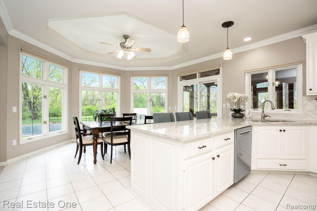 290 E Gunn RD