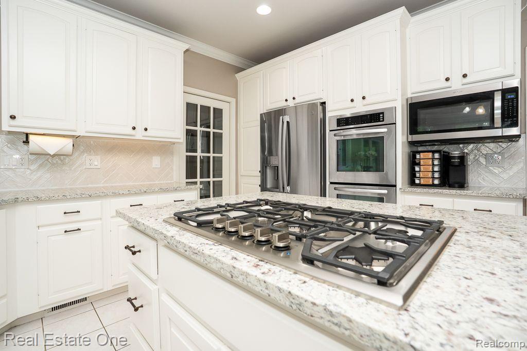 290 E Gunn RD