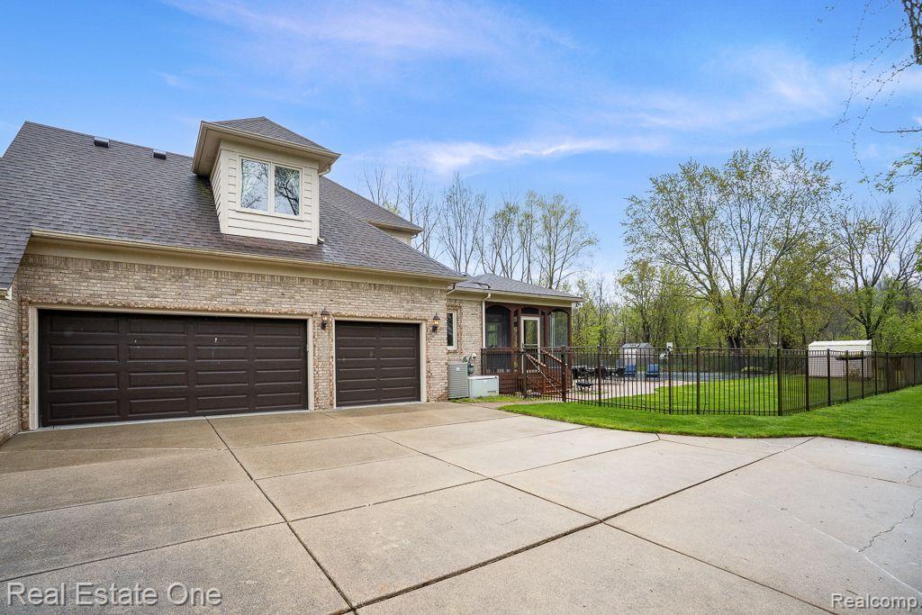 290 E Gunn RD