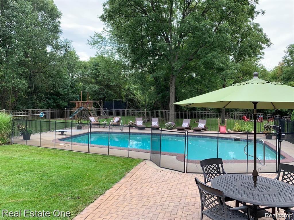 290 E Gunn RD