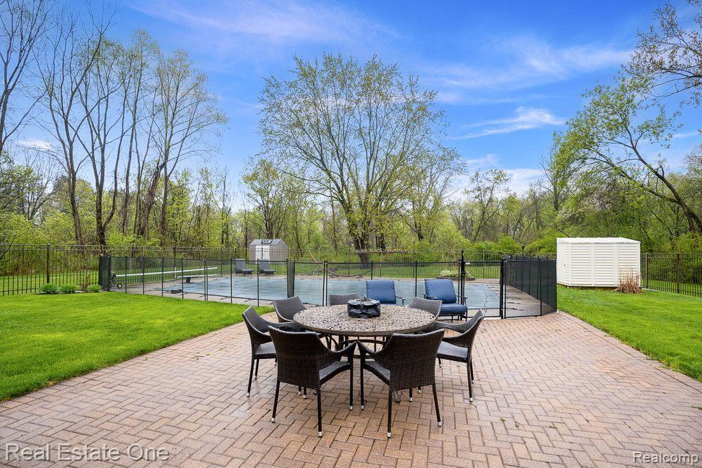 290 E Gunn RD