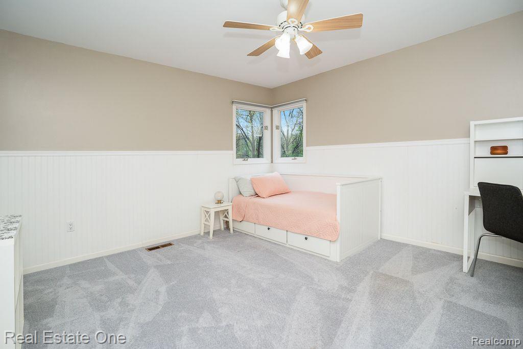 290 E Gunn RD