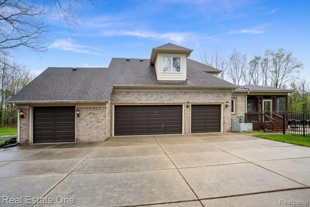 290 E Gunn RD