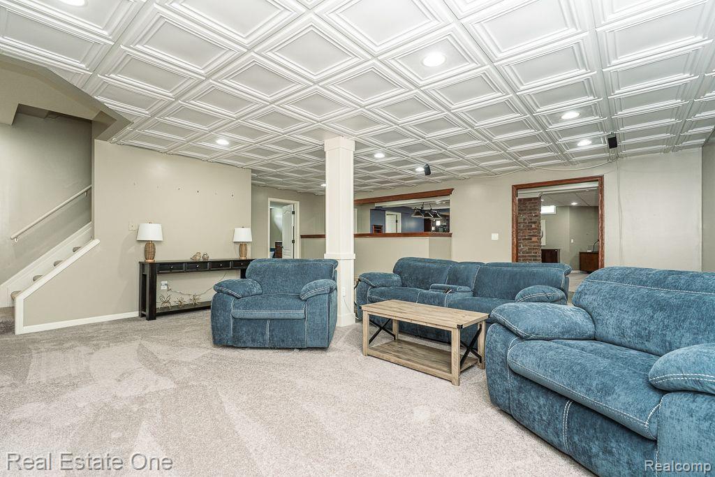 290 E Gunn RD