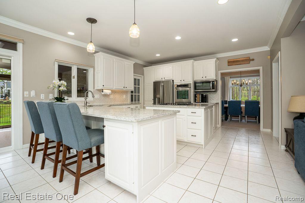 290 E Gunn RD