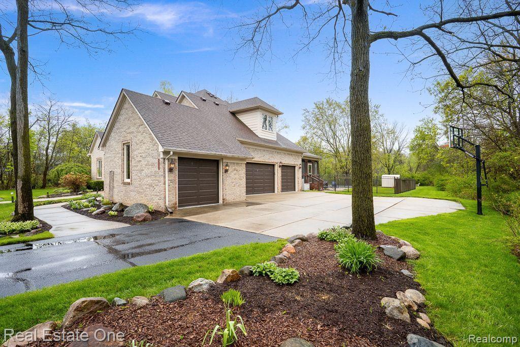 290 E Gunn RD