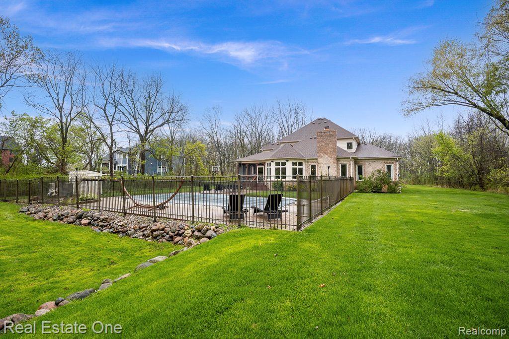 290 E Gunn RD