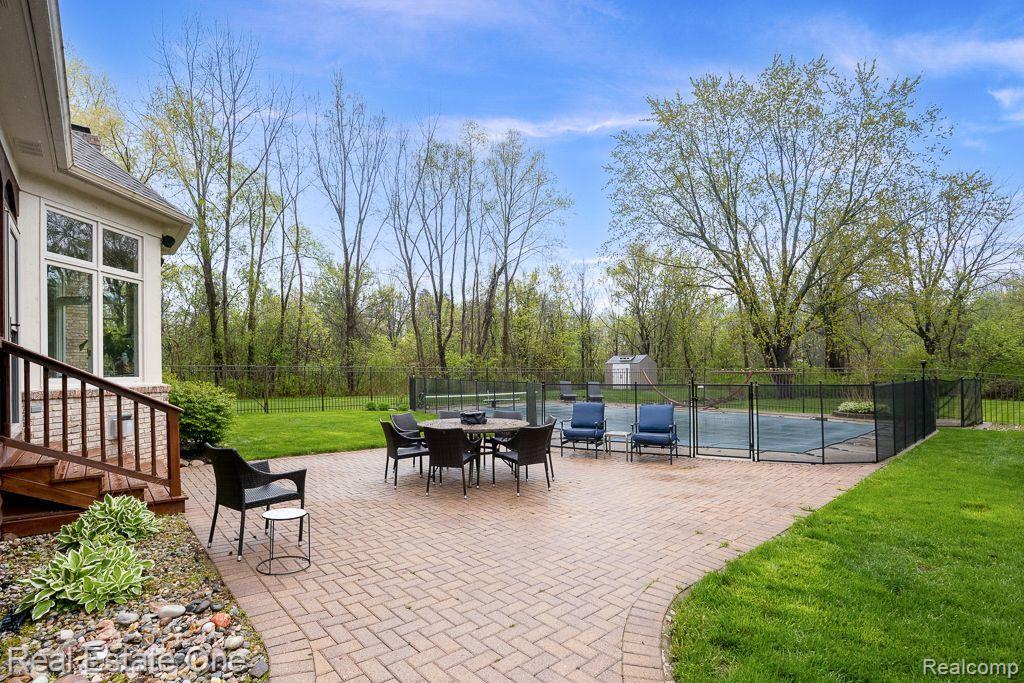 290 E Gunn RD