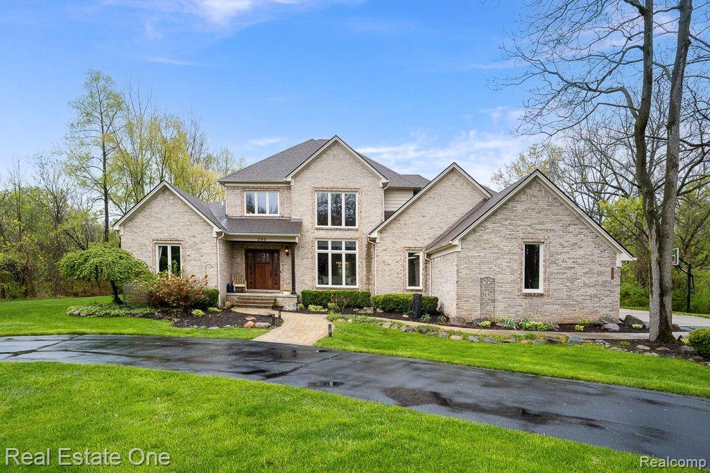 290 E Gunn RD