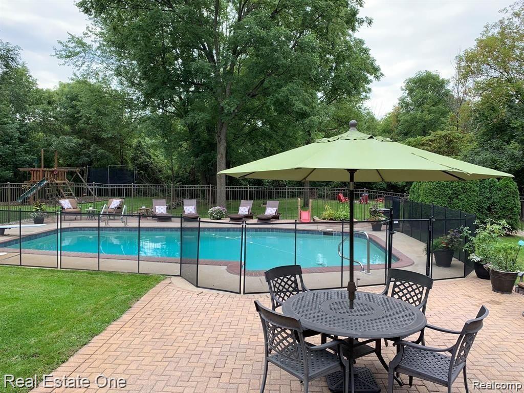 290 E Gunn RD