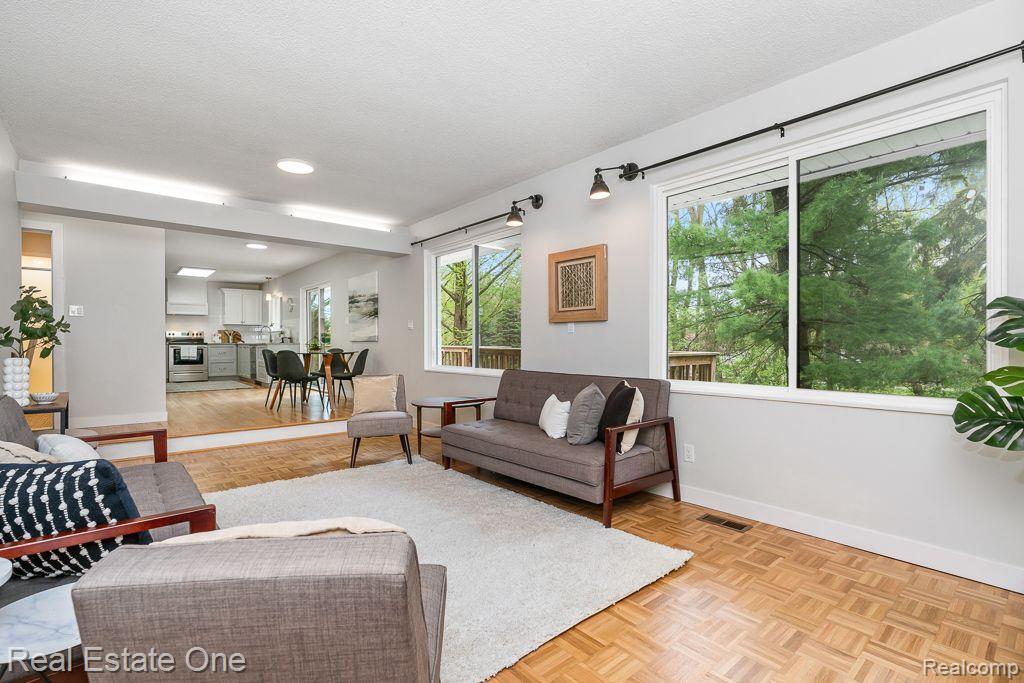 2789 HILLENDALE DR