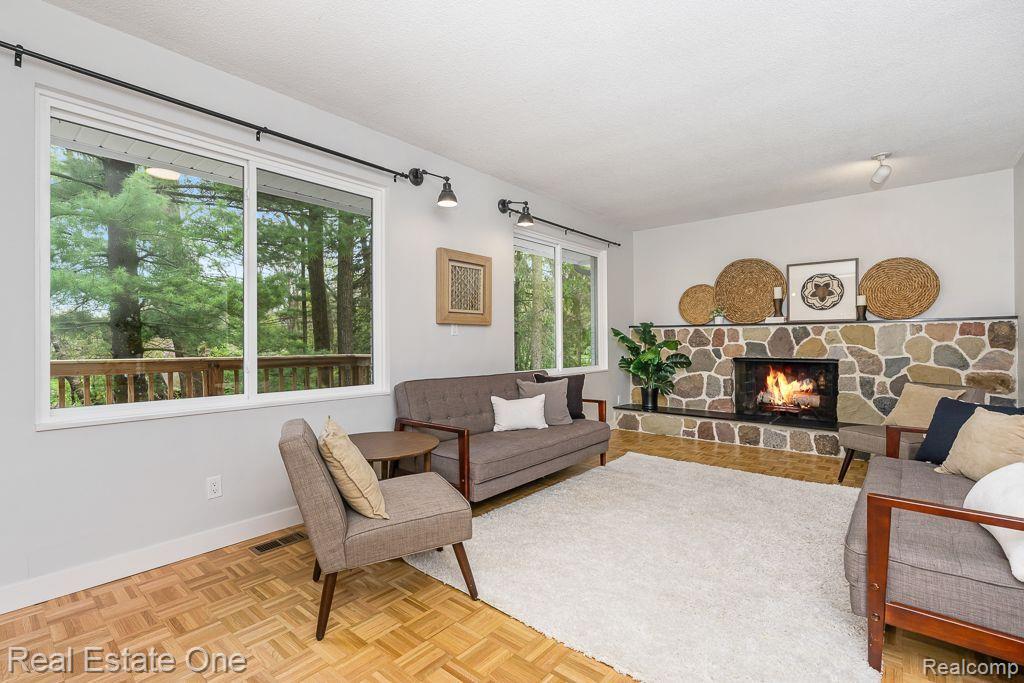 2789 HILLENDALE DR