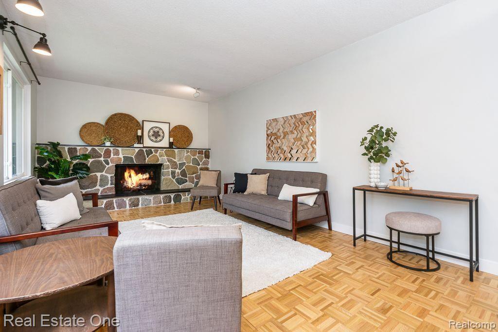 2789 HILLENDALE DR